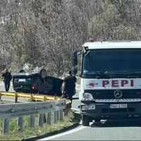 Nesreća na putu Trebinje-Bileća, automobil završio na krovu