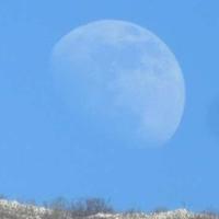 Evo zašto možete vidjeti Mjesec po danu: Stručnjaci objasnili ovu neobičnu pojavu