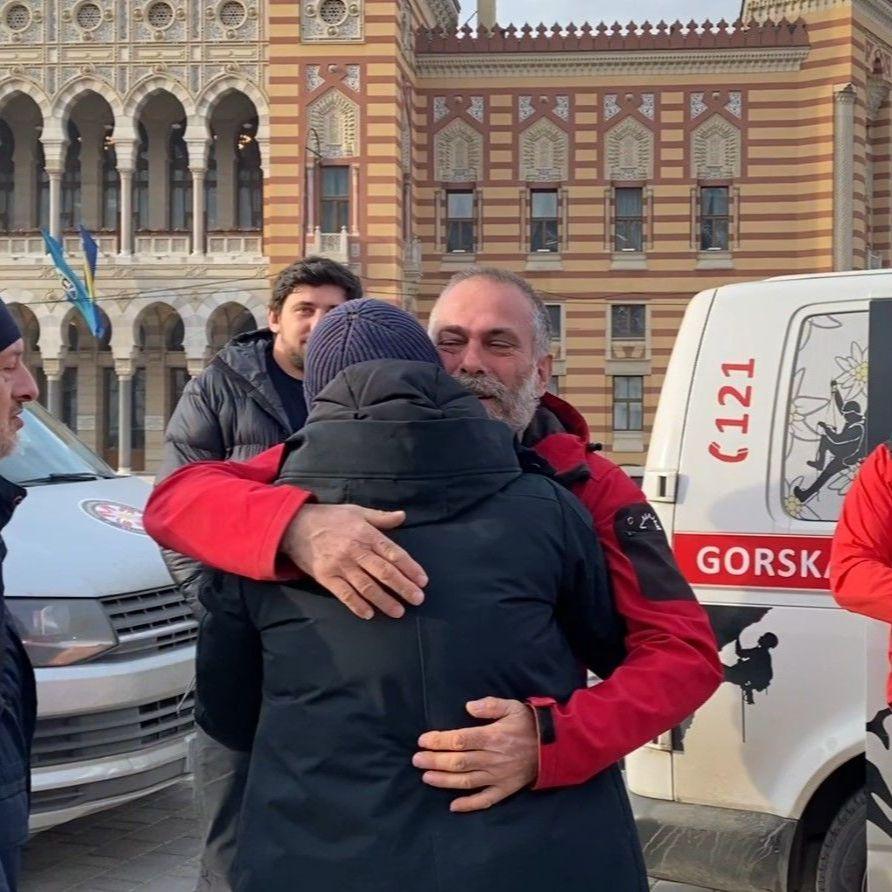 Video / Pogledajte dolazak bh. heroja iz Turske: Aplauzi i suze porodica i građana