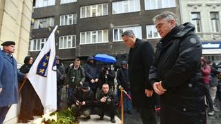 Polaganjem cvijeća kod Vječne vatre brojne delegacije obilježile Dan državnosti BiH