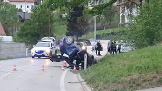 Foto + video / Žestok sudar kod Zavidovića, automobil završio na krovu, vozač navodno bio pijan