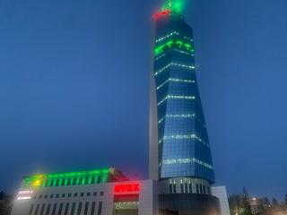 "Avaz Twist Tower" u zelenoj boji povodom obilježavanja Dana planete Zemlje 