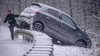 Saobraćajni kolaps u Njemačkoj: Vozači zapeli u snijegu, otkazani brojni letovi