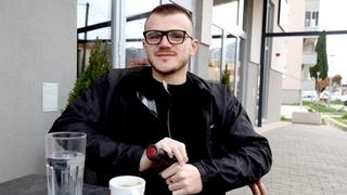 Marko Spaić, koji boluje od hemofilije, radi kao taksista: Trebinjac snagom volje ustao iz invalidskih kolica