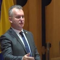 Karamatić: Smatra li nas Novalić budalama ili ne poznaje procedure donošenja zakona