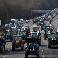 Poljoprivrednici blokirali autoputeve oko Pariza