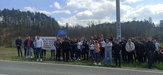 Članovi DNS-a u blizini kuće poslanika koji je prešao u Trivićevu stranku: Žele da vrati mandat