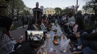 Američki muslimani organizovali iftar ispred Bijele kuće u znak solidarnosti sa Gazom

