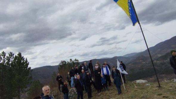 Zastava se zavihorila i sa brda Vratar - Avaz