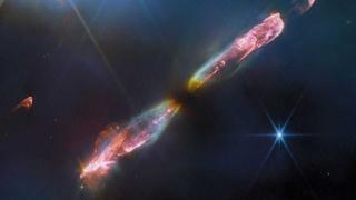 Novorođena zvijezda slična Suncu ispaljuje udarne valove u vidu šarenog svjetlosnog mača