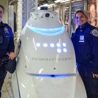Policijski robot nije se dokazao: Umjesto sigurnosti, ljudima je stvarao osjećaj straha