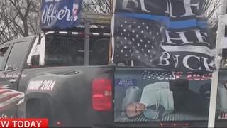 Tramp objavio snimak kamioneta na čijem je zadnjem dijelu fotografija zavezanog Bajdena