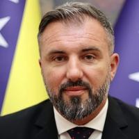 Stojanović odgovorio Lendi: KCUS sa budžetom od 200 miliona KM nije prostor za nadriljekarstvo i liječenje od sihira
