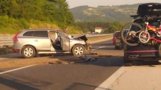Saobraćajna nesreća na autoputu kod Visokog: Automobil slupan, dvije osobe povrijeđene