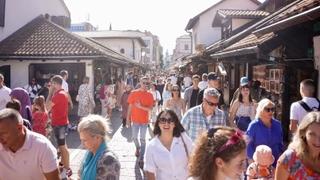 Vrelo Bosne i Bijambare oduševljavaju turiste