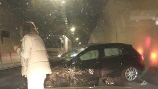 U tunelu Vranduk se sudarila tri vozila: Saobraćaj obustavljen, formirale se kilometarske kolone