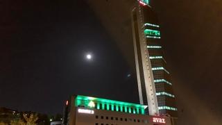 "Avaz Twist Tower" u zelenoj boji povodom obilježavanja Dana planete Zemlje