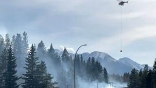 Kanadski proizvođači nafte prekinuli proizvodnju nakon šumskih požara u Alberti