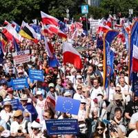 Oko pola miliona ljudi na velikom protestu u Poljskoj