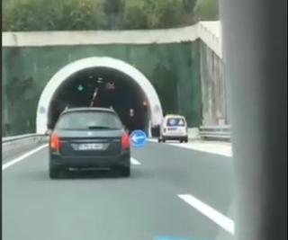 Video / Udes kod tunela na autoputu: Povrijeđena osoba prevezena u Sarajevo