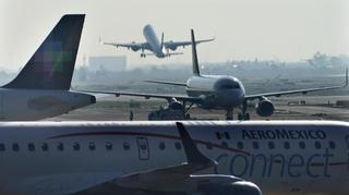 Putnik u Meksiku otvorio vrata aviona i hodao po krilu: "Spasio nas je"