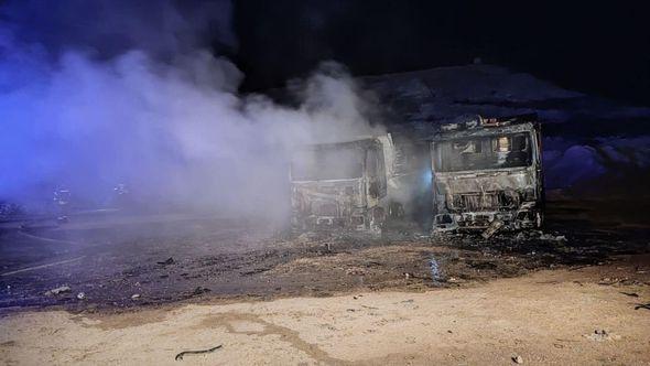 Izgorjela dva teretna vozila Mercedes - Avaz