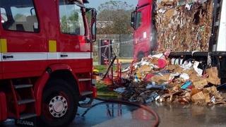 U Tuzli gorio kamion u Šićima, u Banovićima požar izbio u stambenoj zgradi