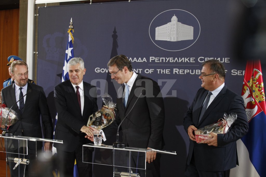 S. Saletović (Premijer Vučić članovima Predsjedništva BiH uručio poklone)