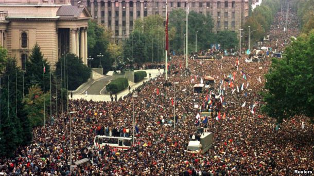 milosevic-i-njegov-rezim-su-zbaceni-s-vlasti-5-oktobra-2000