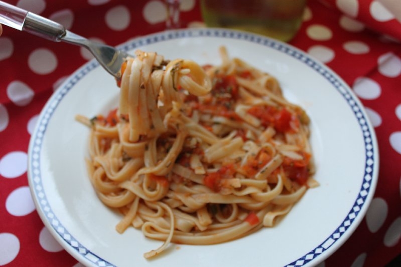 Linguini s dvije vrste paradajza