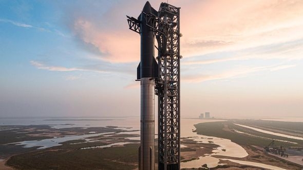 Evo kako izgleda Maskova masivna raketa Starship izbliza: Nosit će posadu i teret na Mjesec