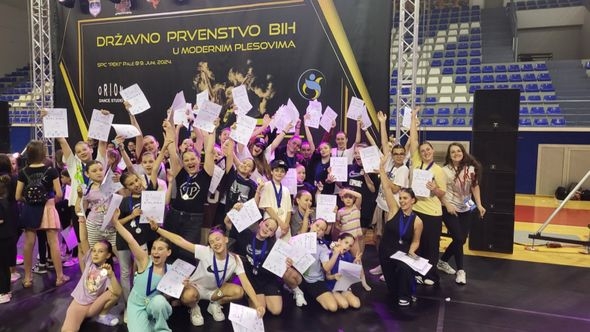 Plesni centar "Just Dance" osvojio 17 medalja na Državnom prvenstvu u modernim plesovima BiH