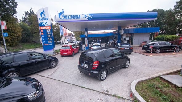 Američke sankcije NIS-u: Na Gazprom pumpama plaćanje samo kešom