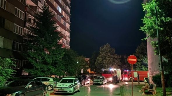 Požar izbio u zgradi u Sarajevu: Lift potpuno izgorio 