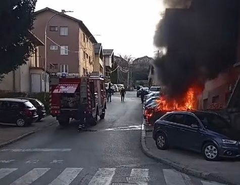 Drama u Kiseljaku: Automobil planuo usred dana, žena prijavila požar