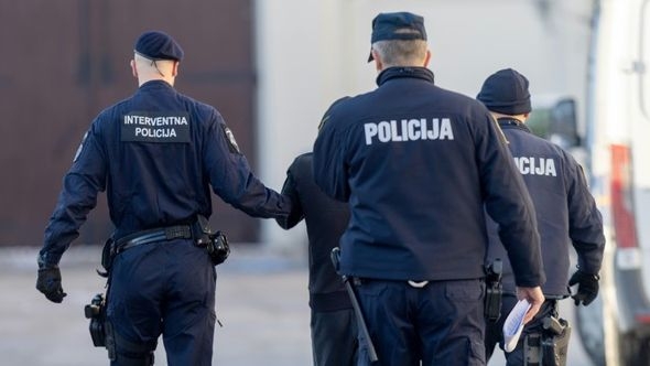 Policija traga za švercerom migranata, u kamionu mu se ugušilo četvero ljudi