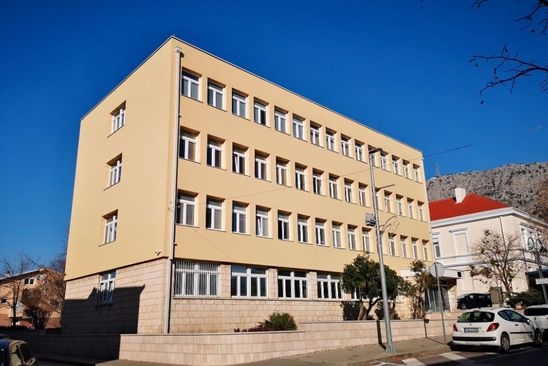 Drama u sudu: Napadnut policijski službenik Sudske policije FBiH