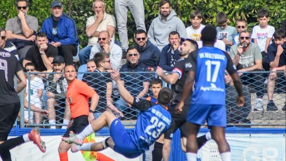 Urušila se tribina tokom utakmice u Dubrovniku, ima i povrijeđenih