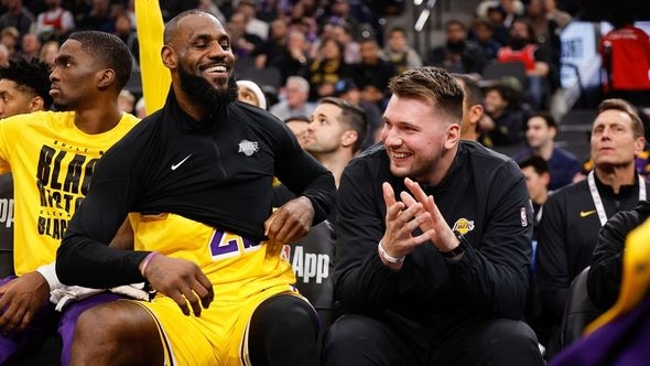 Scene za pamćenje: Luka Dončić prvi put na utakmici kao igrač Lejkersa