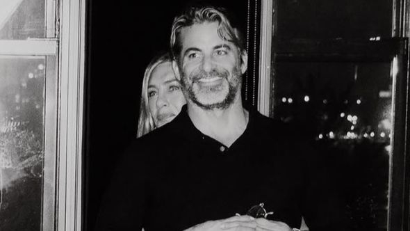 Dženifer Aniston potvrdila vezu s Džimom Kertisom: Objavila zajedničku fotografiju i emotivnu poruku!