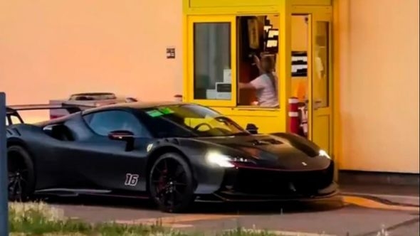 Lekler nakon razočarenja u Imoli otišao po hranu u automobilu vrijednom 800.000 eura