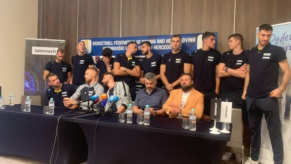 Košarkaši BiH o užasnim uslovima: Ne možemo dobiti osnovne stvari, četvorica spavaju u istoj sobi! 