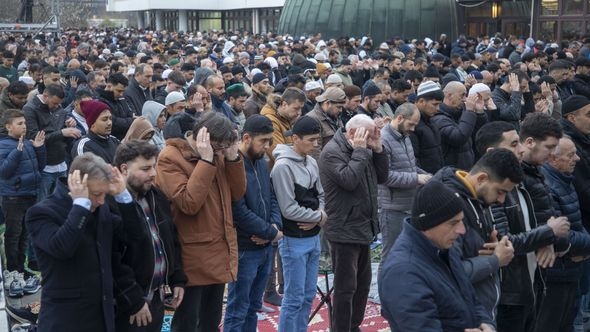 Hiljade vjernika na bajram-namazu u Zagrebu