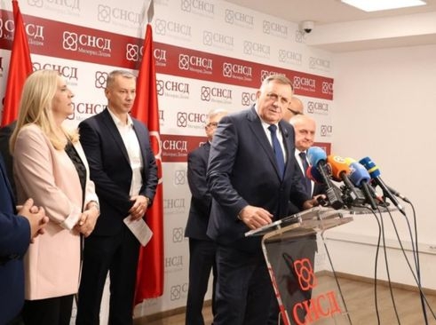 Dodik: Most je otvoren privremeno na 100 godina