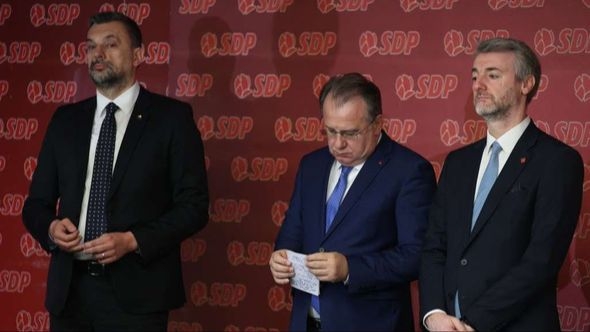 Trojka je izdala