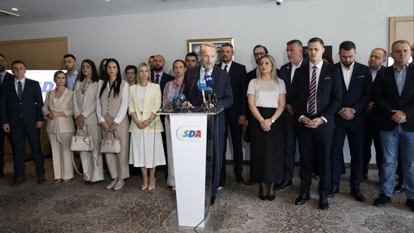 Izetbegović na godišnjici SDA: Pred nama su dvije borbe, predizborna i postizborna, a obje odlučuju o budućnosti BiH