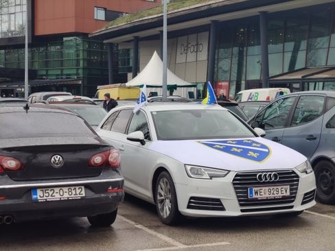 Kao nekad: Zenica od ranih jutarnjih sati obojena u plavo-žuto