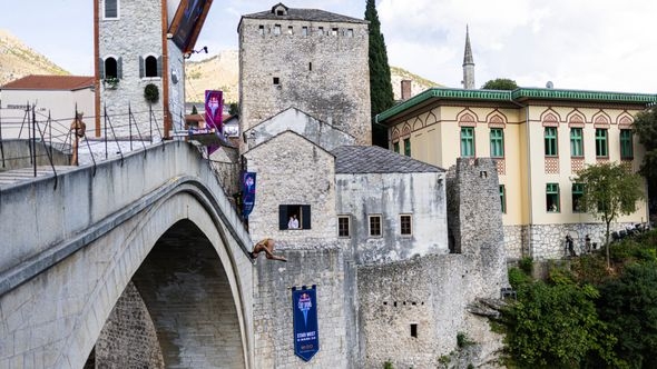 Popovici i Ifland slavili na spektakularnom Red Bull Cliff Divingu