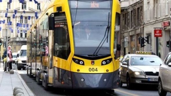 Drama u tramvaju: Napadnut maloljetnik, pomogao mu policajac