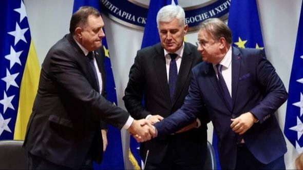 Ko se koga uplašio